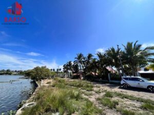 Terreno en venta con cabaña; Barra de Cazones, Veracruz