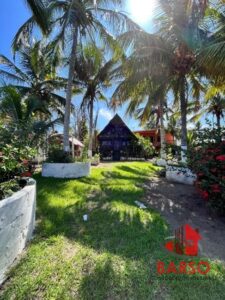 Terreno en venta con cabaña; Barra de Cazones, Veracruz