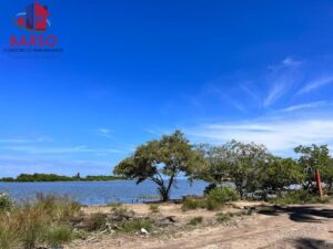 Terreno en venta con cabaña; Barra de Cazones, Veracruz