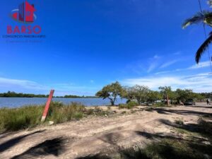 Terreno en venta con cabaña; Barra de Cazones, Veracruz