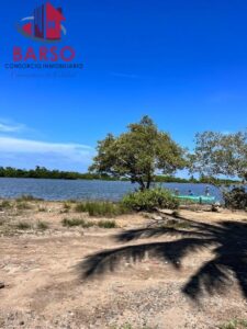 Terreno en venta con cabaña; Barra de Cazones, Veracruz