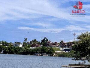 Terreno en venta con cabaña; Barra de Cazones, Veracruz