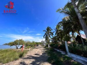 Terreno en venta con cabaña; Barra de Cazones, Veracruz