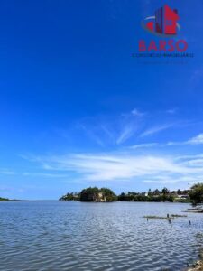 Terreno en venta con cabaña; Barra de Cazones, Veracruz